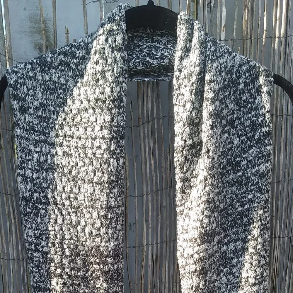 Victoria's Secret Chunky Knit Scarf - Black & White - Super Long - Women's